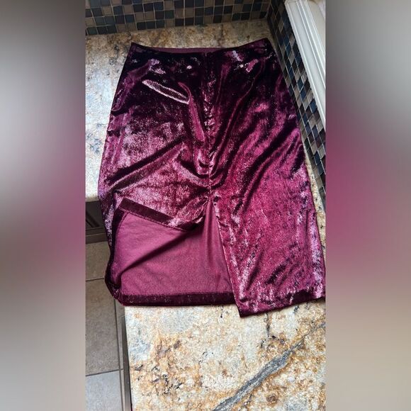 Gorgeous skirt. Sparkle and soft. - Picture 2 of 7